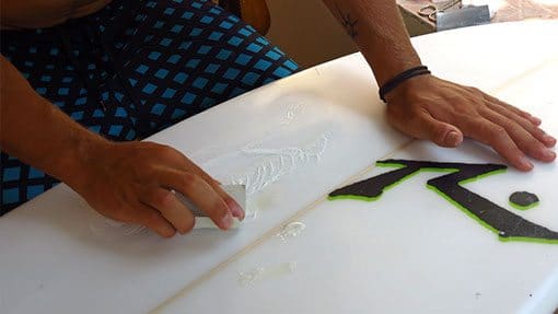 Surftrips und Reisetipps - Surfen auf der ganzen Welt Surfboard reparieren