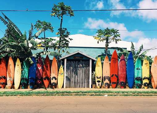 Eine Gute Surfschule erkennen 5 gute surfschulle bietet Equipment Auswahl beim Surfen