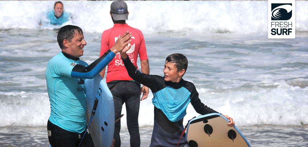 Kinder Surfkurs auf Fuerteventura - Surfen Lernen 5 Familien Surfkurs