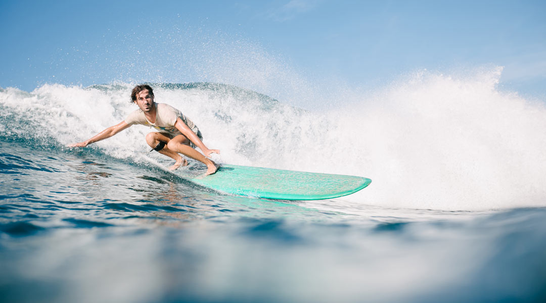 Wie lerne ich surfen? Tricks und Tipps beim Wellenreiten Lernen wie lerne ich surfen