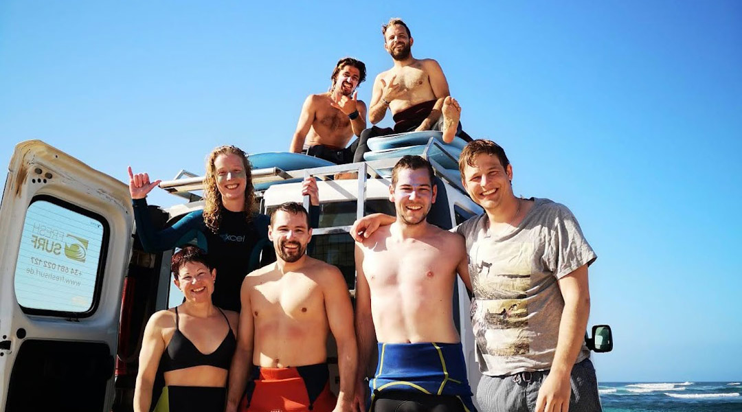 Why is surfing at a surf camp on Fuerteventura so special? 1 surfcamp auf fuerteventura buchen