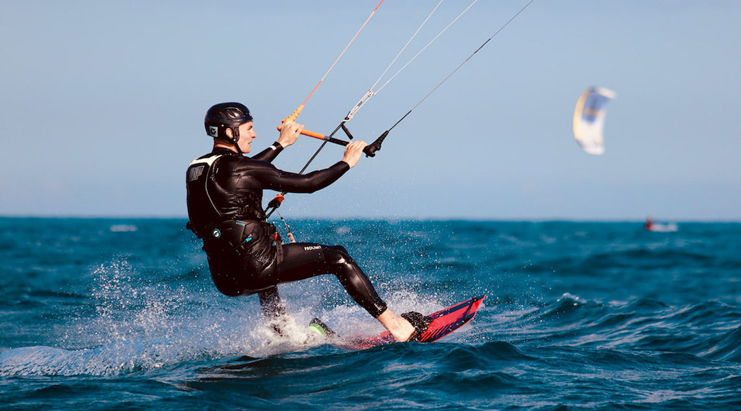 Die Unterschiede zwischen Kitesurfen und Wellenreiten lernen 5 kite-surfen-lernen-magma kiteschool