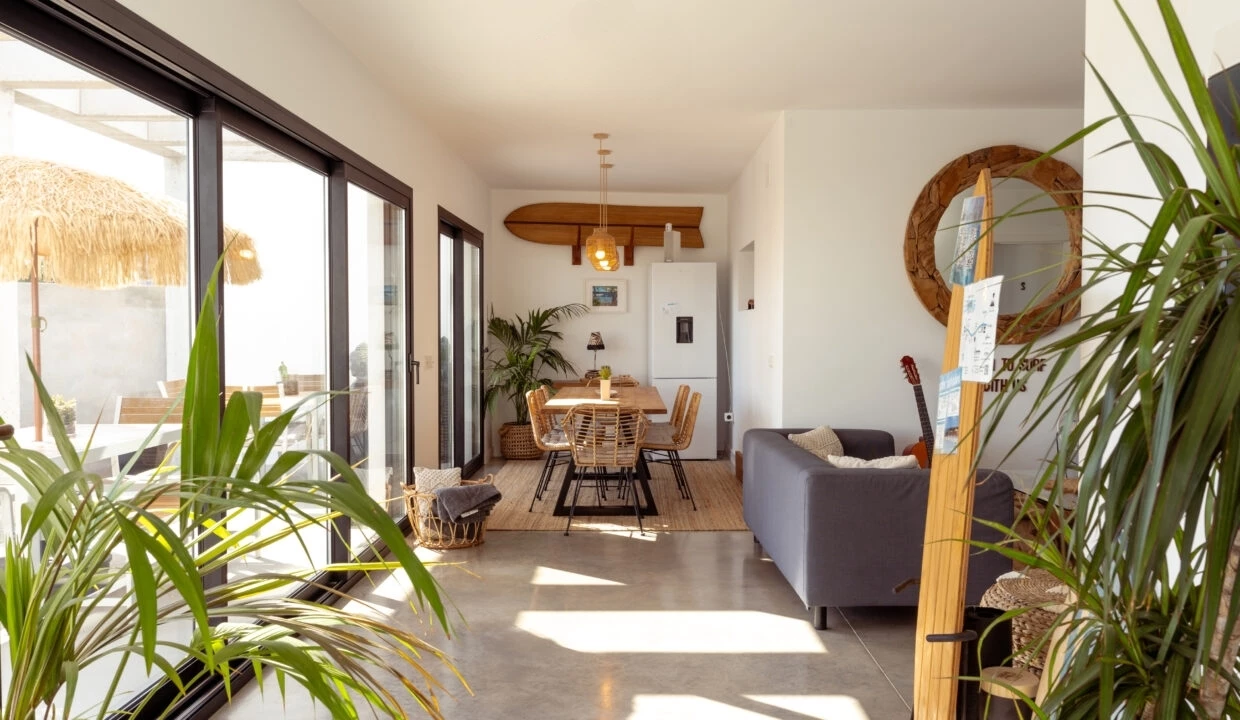 Campamento de surf ideal con espacio de coworking en Fuerteventura 8 surfcamp mit coworking space modern